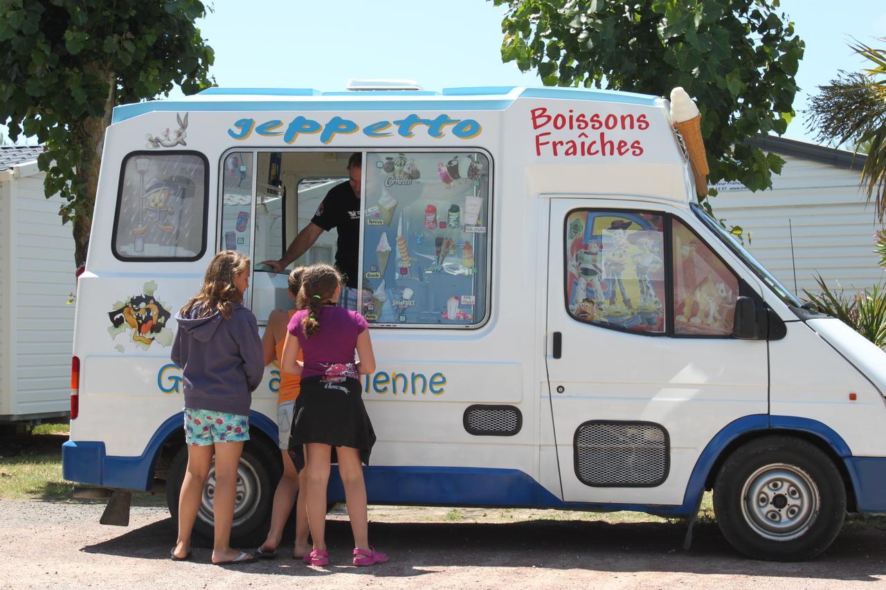 Camping Barataud Saint-Denis-dʼOléron Extérieur photo